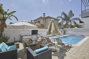 Villa, 3 Yatak Odası, Balkon, Bahçe Manzaralı | Dış mekân