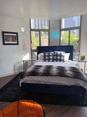 WiFi, bed sheets