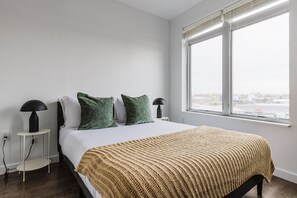 Iron/ironing board, WiFi, bed sheets - Blueground | Dorchester 2bd apartment (Boston)