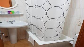 Room, 1 Bedroom, City View | Bilik Mandi