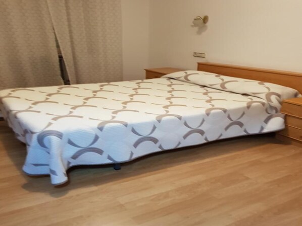 1 bedroom - Room in Guest Room - Lovely Double Room With Private Bathroom (Valdes)