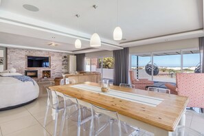 Villa, 5 chambres, accessible aux personnes à mobilité réduite, piscine privée | Salle à manger