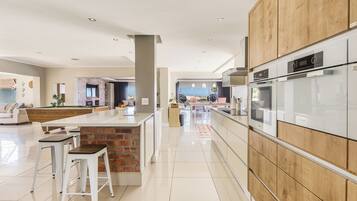 Villa, 5 Bedrooms, Accessible, Private Pool | Interior