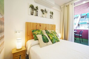 2 bedrooms, iron/ironing board, WiFi, bed sheets - Apartment-4people-Parking-Castelledefels-Bikes-Bbq (Castelldefels)