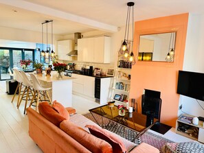 TV, fireplace, stereo - TownHouse by Notting Hill - Sleeps5/PetsOk/Tv/Wifi (London)