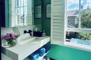 Douche, serviettes fournies