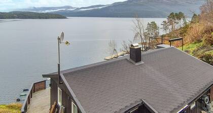 Amazing home in Omastrand with WiFi