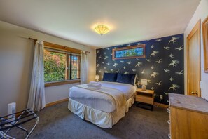 3 slaapkamers, een strijkplank/strijkijzer, wifi, beddengoed