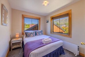 3 slaapkamers, een strijkplank/strijkijzer, wifi, beddengoed