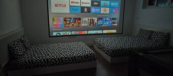 Annexe pool table, air hockey, table tennis, movie