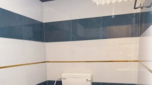 A bathroom with a toilet, bidet, and sink. - Kodachadri Pathalagere Homestay (Hosanagara)