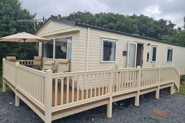 Wrap-around decking with dining furniture.