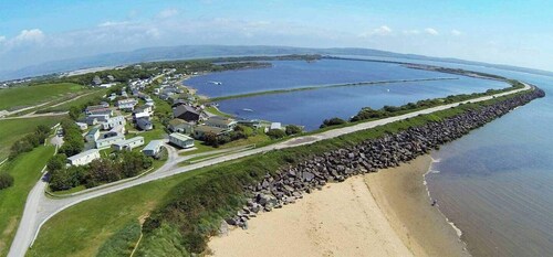 2 Bed Lodge - Sleeps 6 - Parking - Pets - Wifi