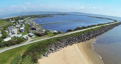 2 Bed Lodge - Sleeps 6 - Parking - Pets - Wifi