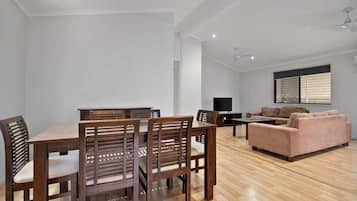 Casa adosada familiar, 2 habitaciones | Zona de estar