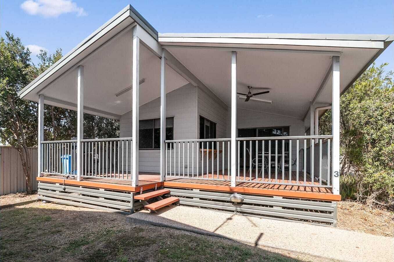 Vista frontal de la propiedad