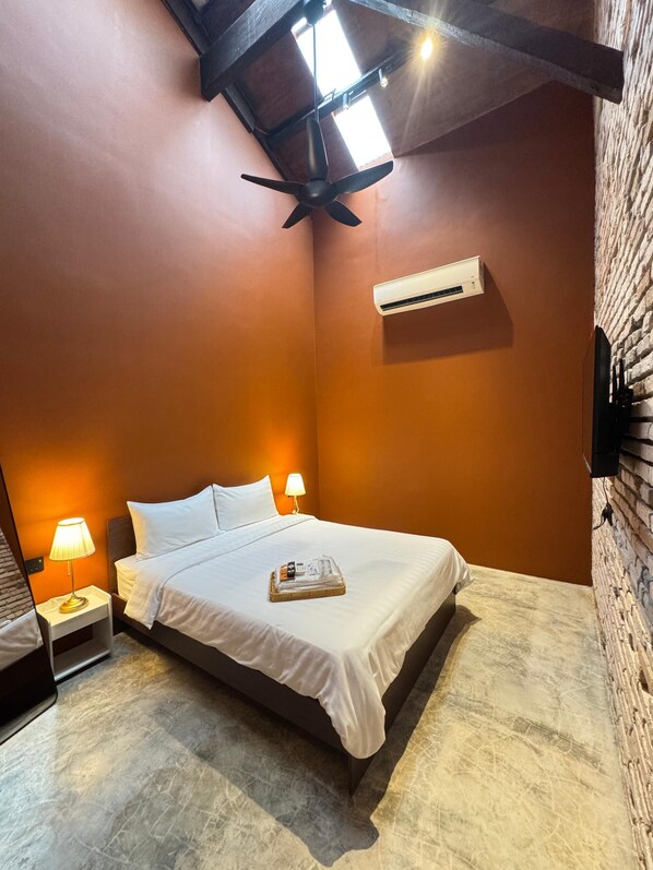 Dobbeltrom – basic, 1 queensize-seng | Skrivebord for bærbar PC, strykejern/-brett og wi-fi (inkludert)