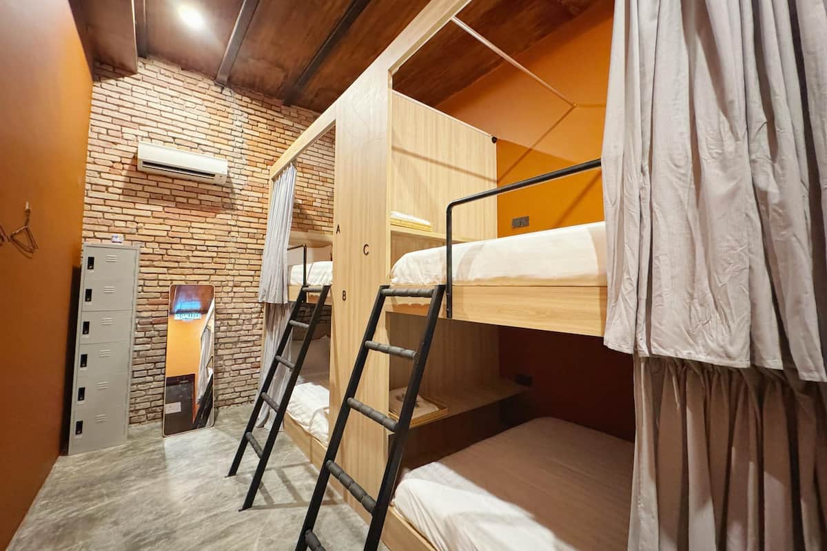 Laptop workspace, iron/ironing board, free WiFi, bed sheets