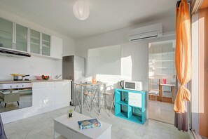 Fridge, microwave, oven, stovetop - Appartement Fabrina, Nice, France (Nice)