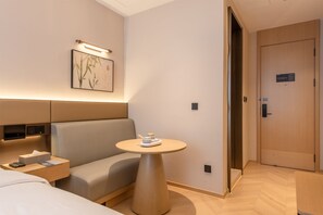 Laptop workspace, free WiFi - guiyujiudian (Guangzhou)