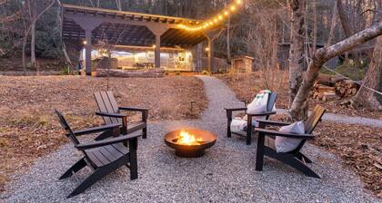 Drifter- Glamping, Toccoa Riverfront, hot tub, bath house, fire pit, hammock.