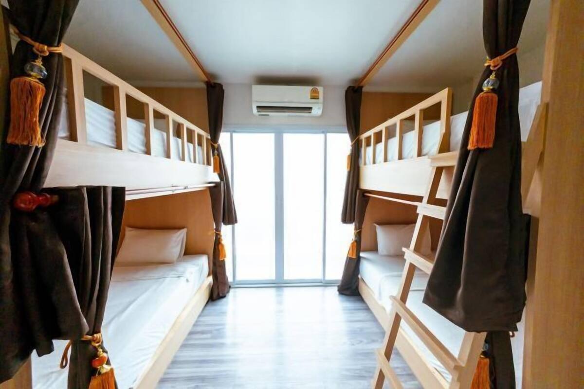 Soundproofing, free WiFi, bed sheets