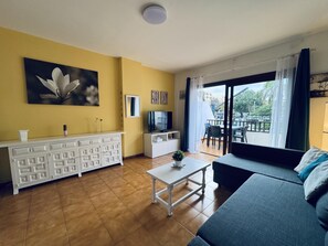 TV - One bedroom apartment free Wifi, near the pool area (Costa Adeje)