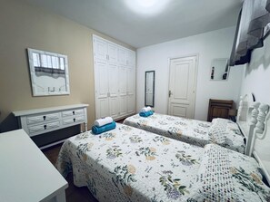 1 bedroom, iron/ironing board, Internet, bed sheets - One bedroom apartment free Wifi, near the pool area (Costa Adeje)