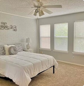 3 chambres, fer et planche à repasser, Wi-Fi, draps fournis