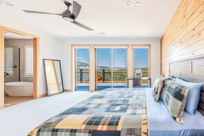 5 bedrooms, iron/ironing board, WiFi, bed sheets