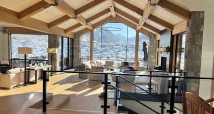 Spacious 8-bedroom house in tranquil Aspen with fitness room and private pond