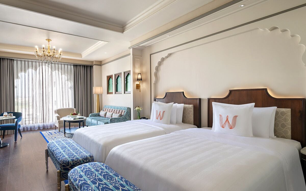 Superior szoba, 2 queen (nagyméretű) franciaágy (Executive Club Double) | Prémium ágynemű, egyedi berendezés és íróasztal