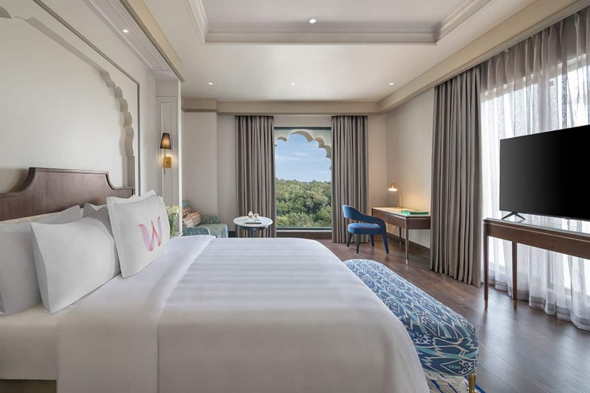 Suite, 1 King Bed (Luxury Suite)