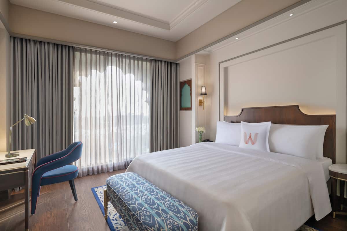 Ropa de cama de alta calidad, muebles diferentes y escritorio