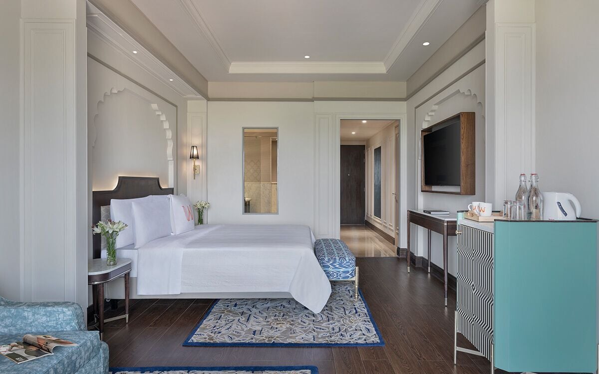 Superior szoba, 1 king (extra méretű) franciaágy | Prémium ágynemű, egyedi berendezés és íróasztal