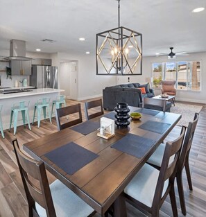 Dining - The Oasis in Tempe w/Heated Pool and Arcade (Tempe)