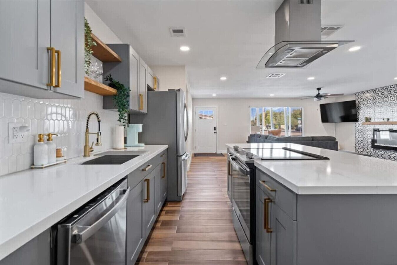 冰箱、微波炉、烤箱、炉灶