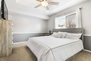 4 habitaciones, tabla de planchar con plancha y cuna de viaje 