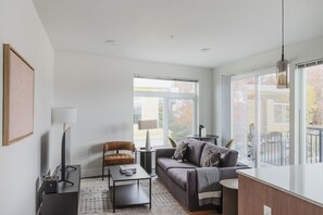 TV, stereo - Blueground | First Hill 1bd apartment (Seattle)