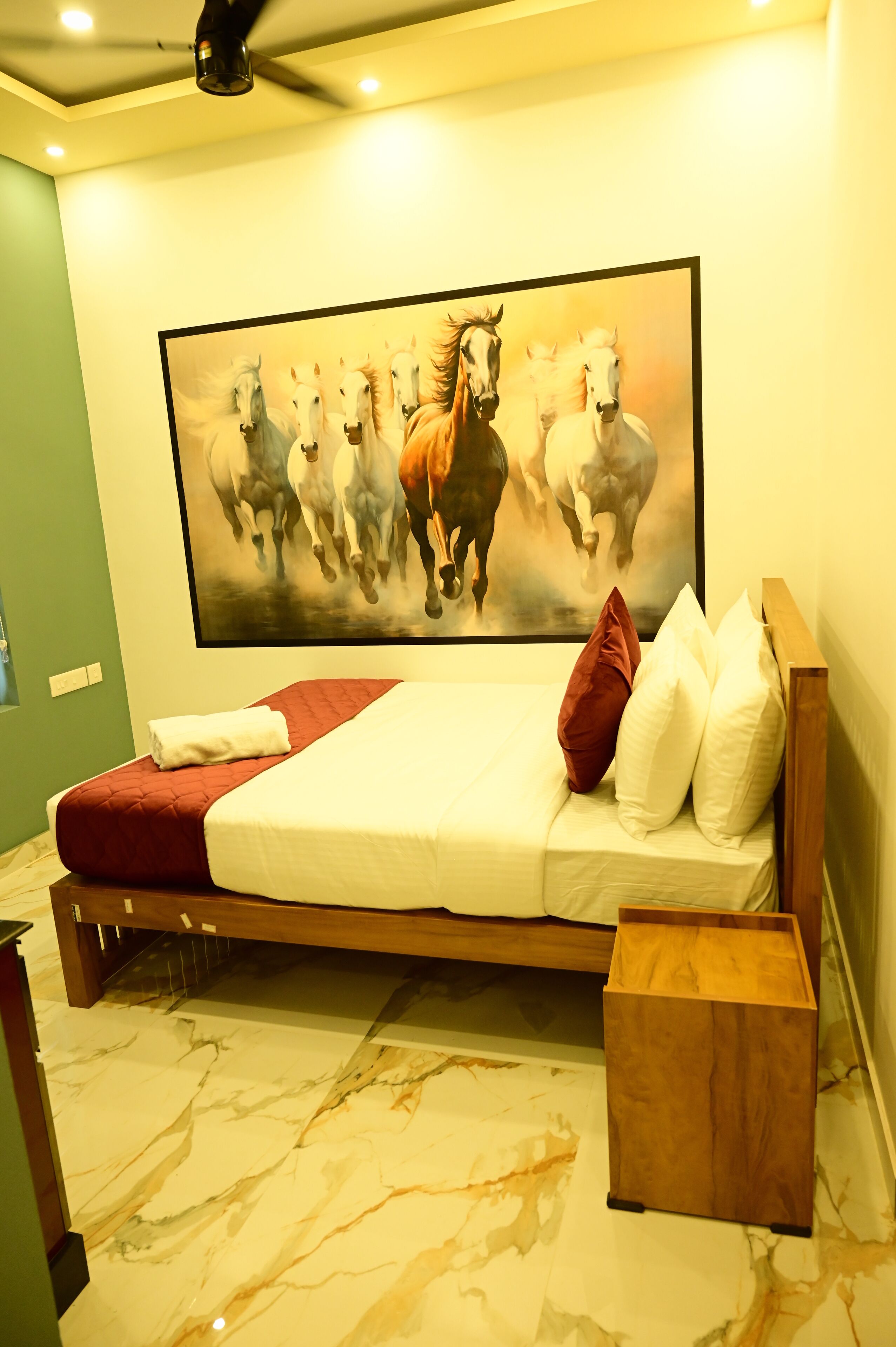 Blackout drapes, soundproofing, free WiFi