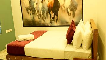 Blackout drapes, soundproofing, free WiFi