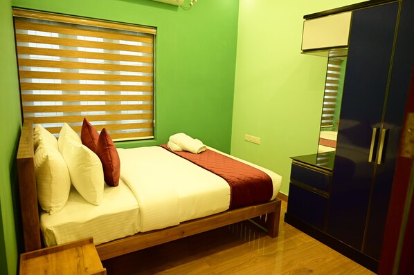 Blackout curtains, soundproofing, free WiFi