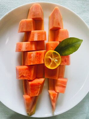 Daily continental breakfast (LKR 1500 per person)