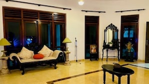 A living room with a sofa, two lamps, a small table, and a decorative mirror. - Suzuki's Lagoon Front (Katunayaka)