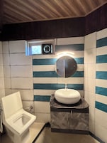 Habitación Elite | Baño | Zapatillas