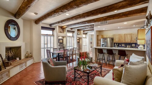 Casa Feliz I Elegant 2-Bedroom Santa Fe Retreat