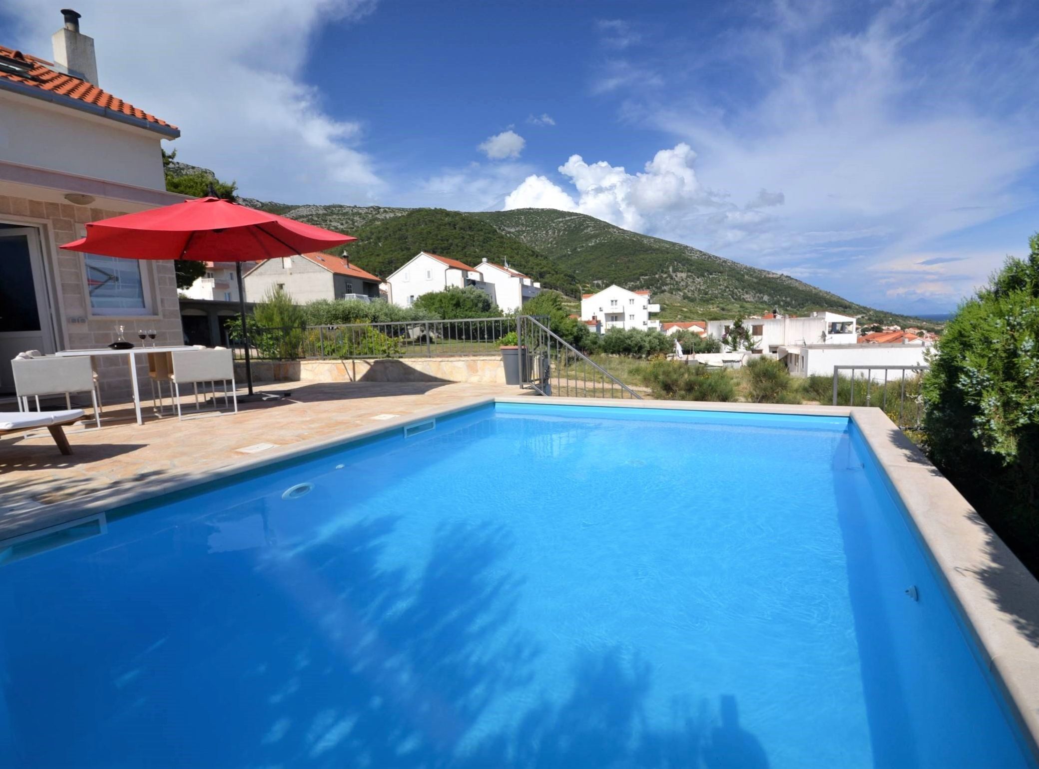 別墅 (Three Bedroom Villa with Pool) | 室外游泳池 | 室外游泳池，提供日光浴躺椅