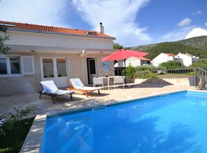빌라 (Three Bedroom Villa with Pool) | 야외 수영장 | 야외 수영장, 일광욕 의자