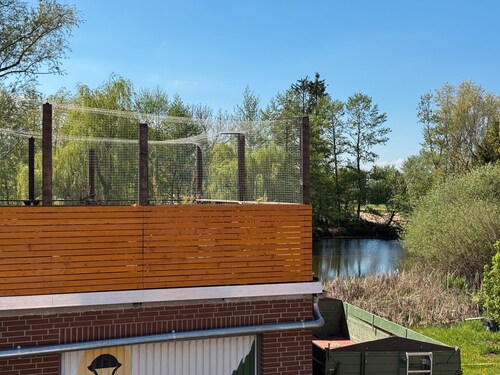 Holiday Home 'M Und S - Landidyll Am Weiher' with Lake View, Private Terrace and Wi-Fi