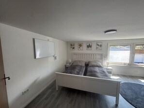 4 bedrooms, free WiFi, bed sheets